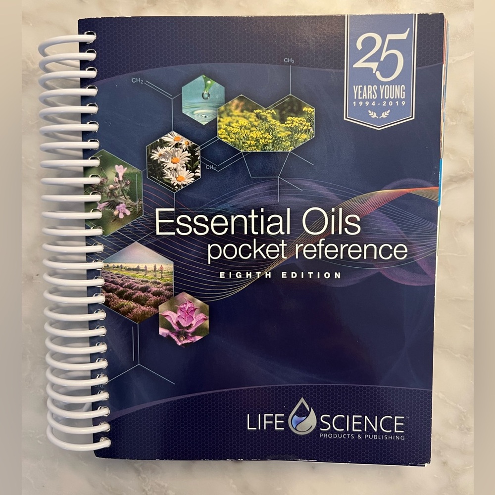 Essential Oils Pocket Reference 8th Edition Young Living Guide Spiral Bound